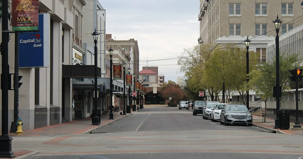 largest city and parish seat of Rapides Parish, Louisiana, United States