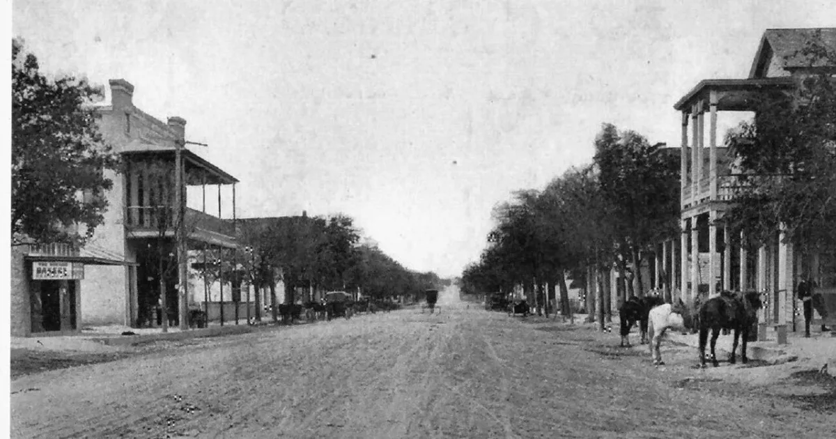 city in and county seat of Kendall County, Texas, United States