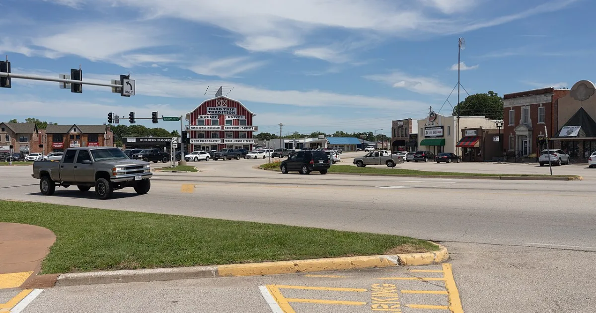 city in and county seat of Camden County, Missouri, United States