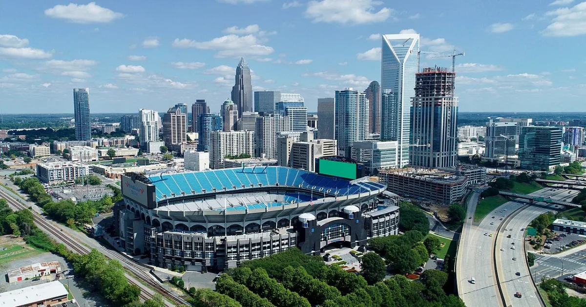 city in and county seat of Mecklenburg County, North Carolina, United States