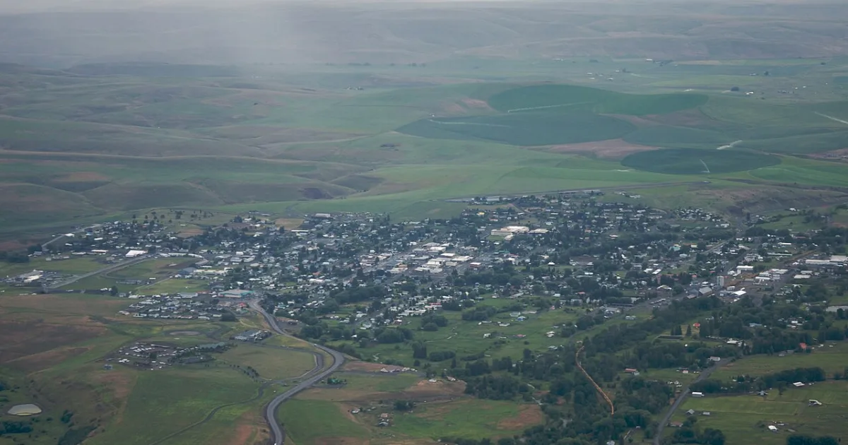 city in and county seat of Wallowa County, Oregon, United States