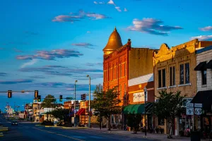 city in and county seat of McIntosh County, Oklahoma, United States