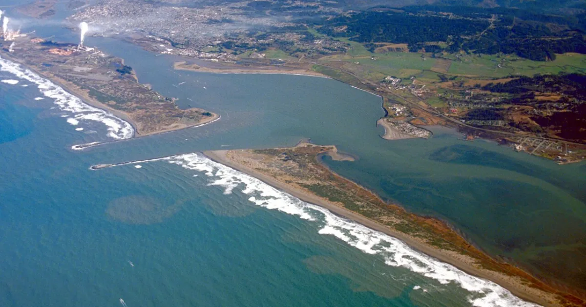 city in and county seat of Humboldt County, California, United States