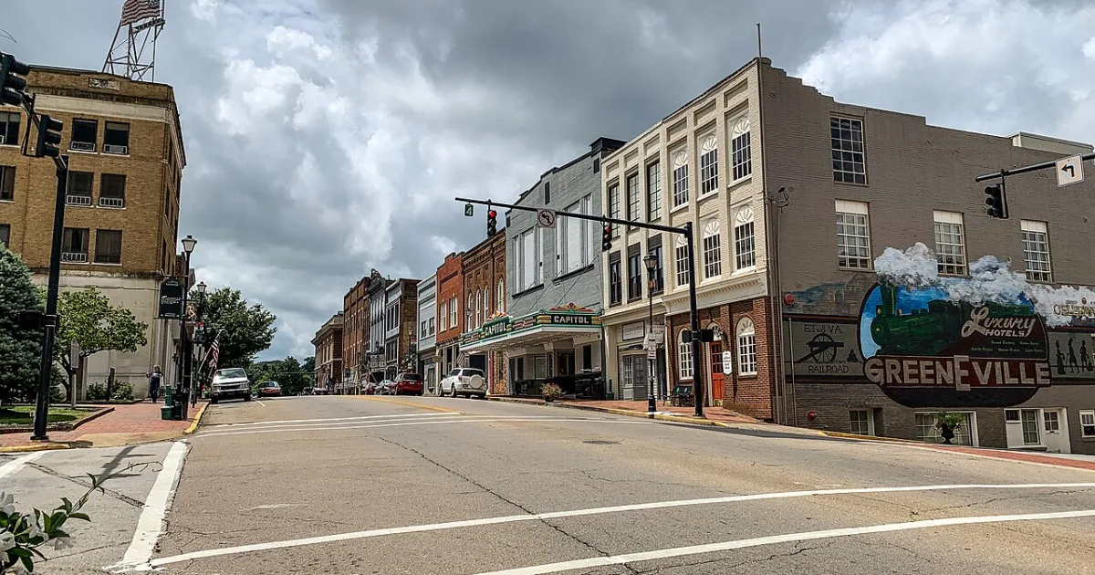 town in and county seat of Greene County, Tennessee, United States