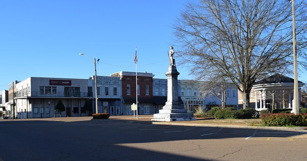 city in and county seat of Grenada County, Mississippi, United States