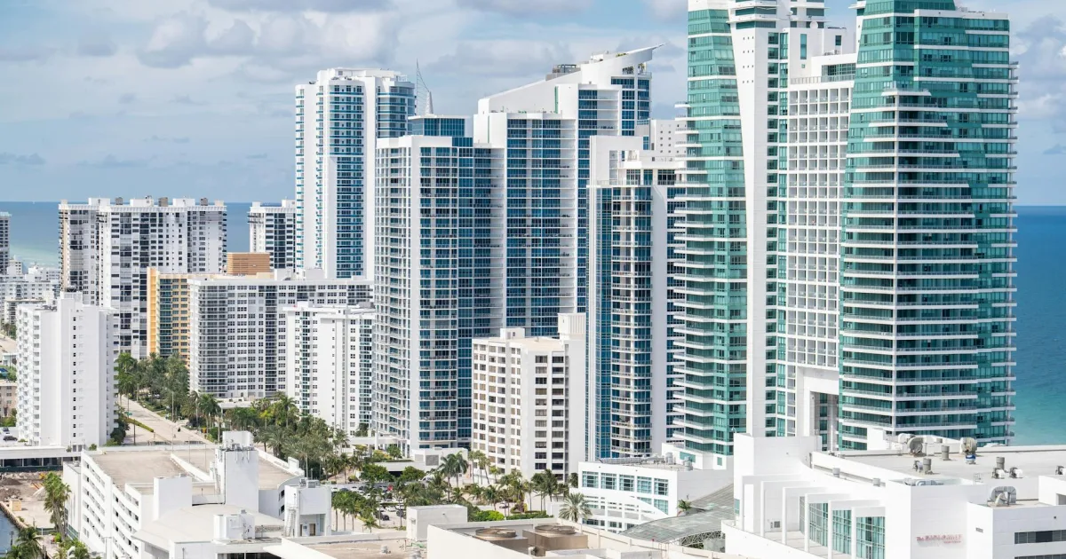 Downtown Ives Estates, FL, FL