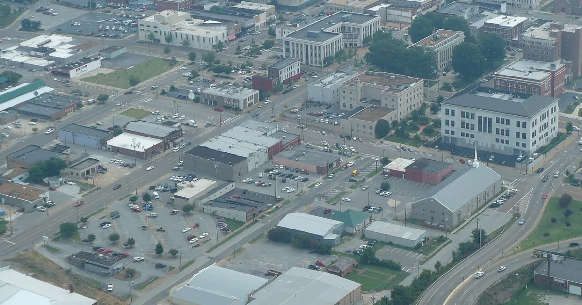 city in and county seat of Madison County, Tennessee, United States