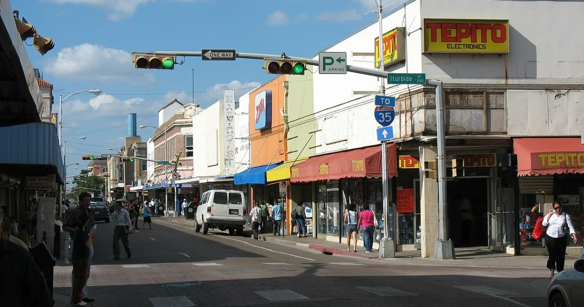 city in and county seat of Webb County, Texas, United States