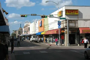 city in and county seat of Webb County, Texas, United States