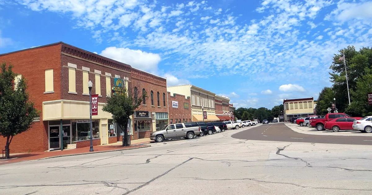 city in and county seat of Saline County, Missouri, United States
