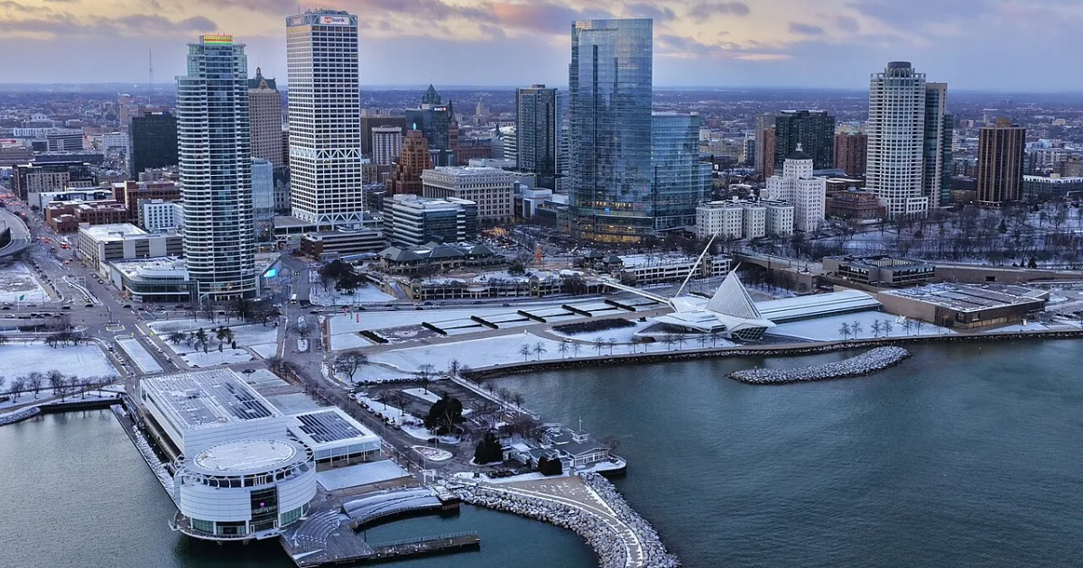 city in and county seat of Milwaukee County, and largest city in State of Wisconsin, United States