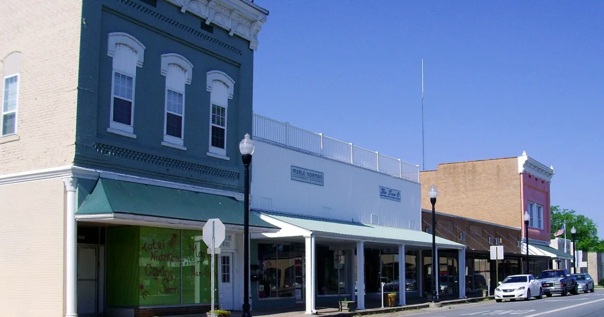 city in and county seat of Drew County, Arkansas, United States