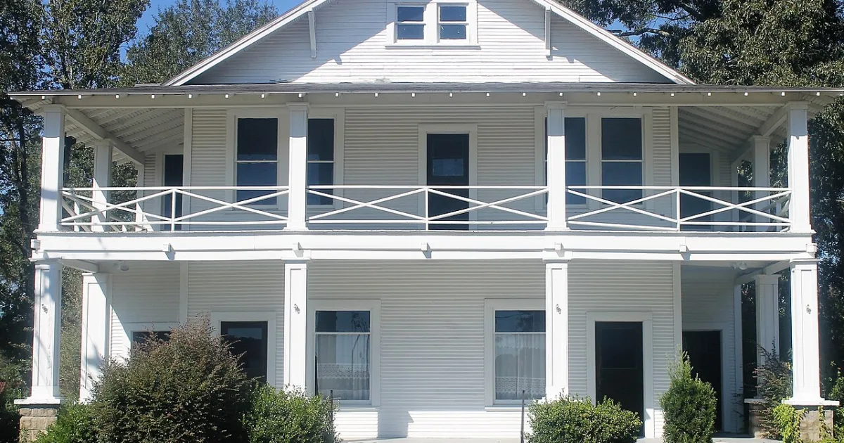 small city in Allen Parish, Louisiana, United States