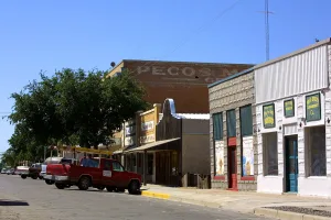 city in and county seat of Reeves County, Texas, United States