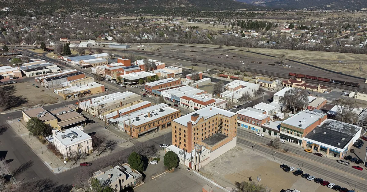 city in and county seat of Colfax County, New Mexico, United States
