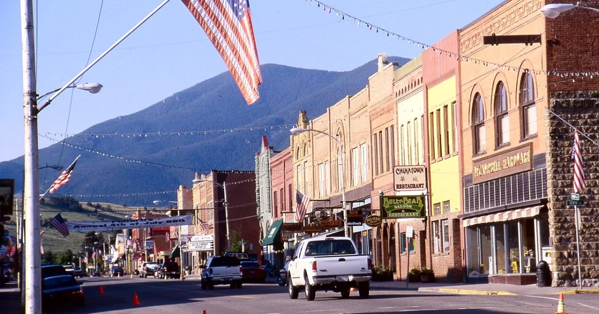 city in and county seat of Carbon County, Montana, United States