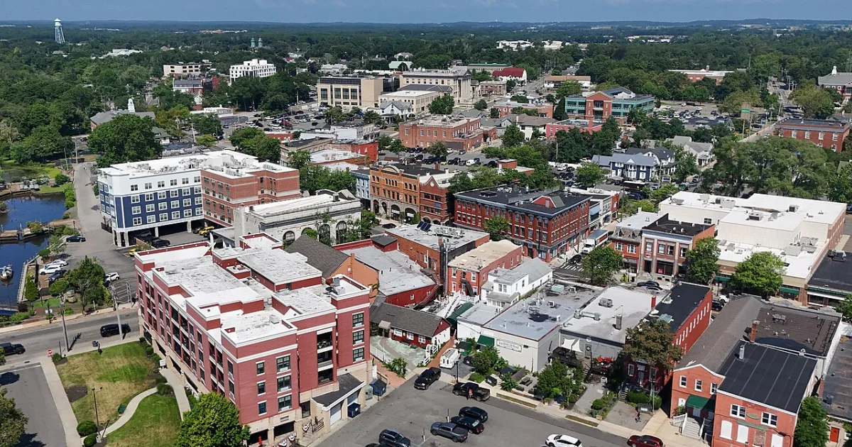 town and county seat of Suffolk County, New York, United States