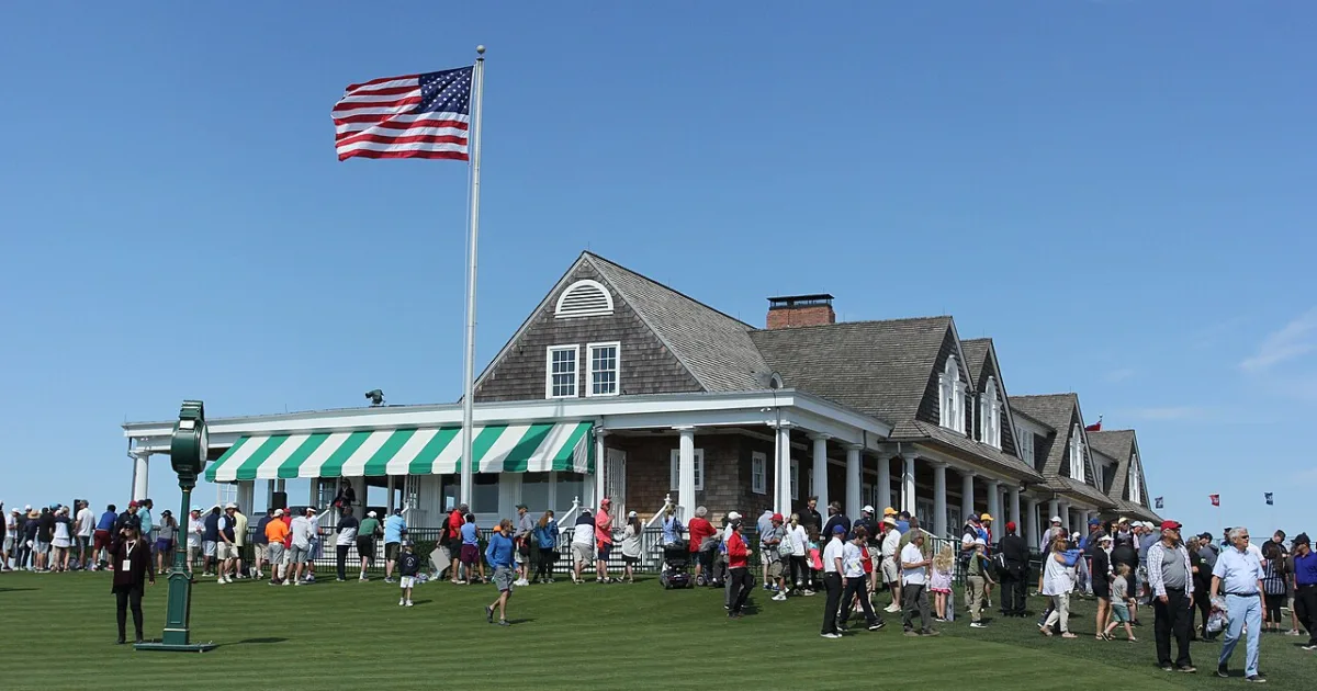 town in Suffolk County, New York, partly on the South Fork of Long Island, USA